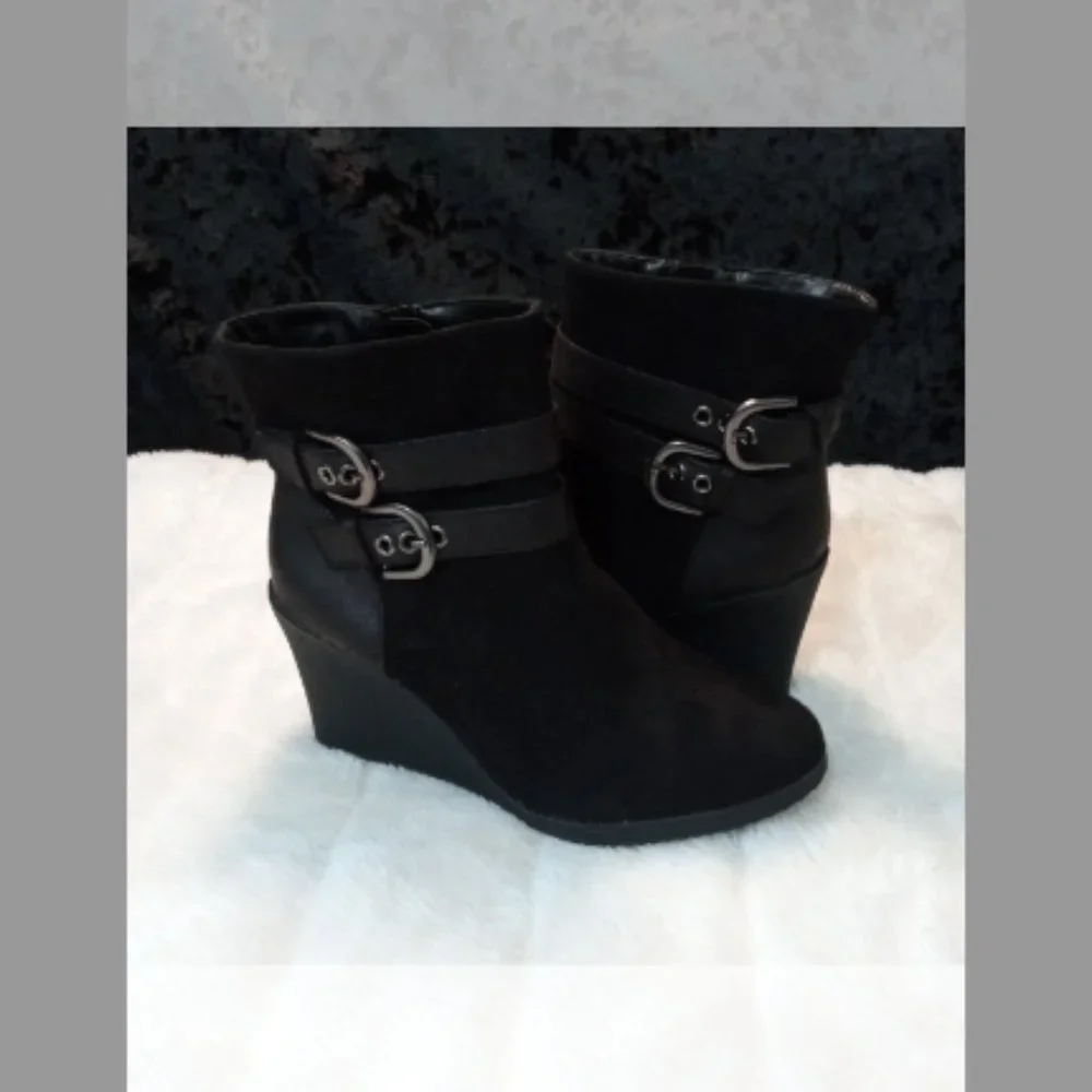 White Mountain Black Suede Wedge Ankle Boots - Sz 8.5